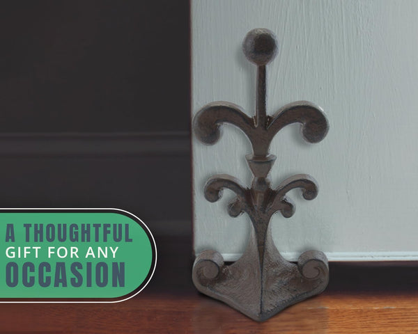 Fleur De Lis Cast Iron Door Stop – cast iron – packaging view – Comfify