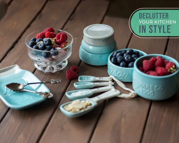 Mason Jar Kitchenware Set – Aqua Blue Ceramic Decor with 4 Measuring Cups, 4 Measuring Spoons, and Spoon Rest – detail close-up – Comfify