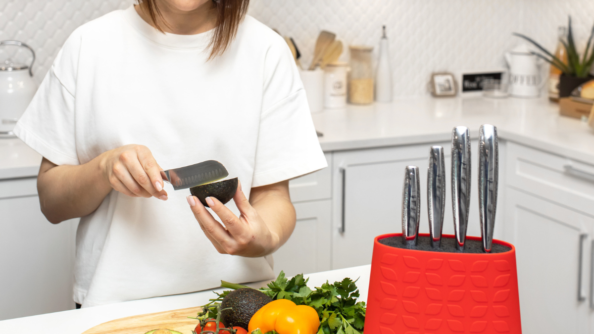 Introducing the Knife Block with Removable Bristles: The Perfect Solution for Keeping Your Knives Sharp and Your Kitchen Stylish